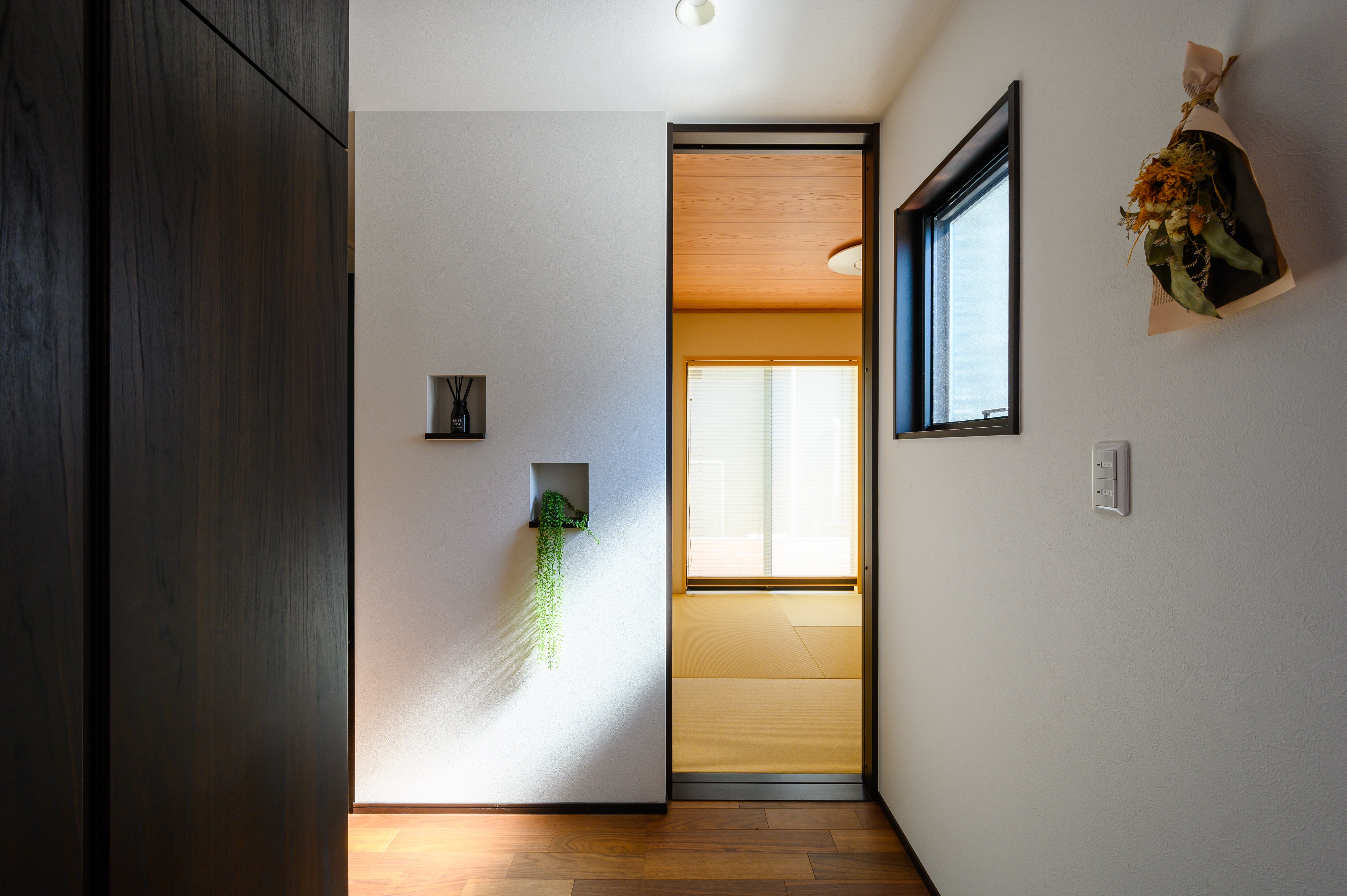 玄関からの動線もスムーズな和室は主に客間として利用。