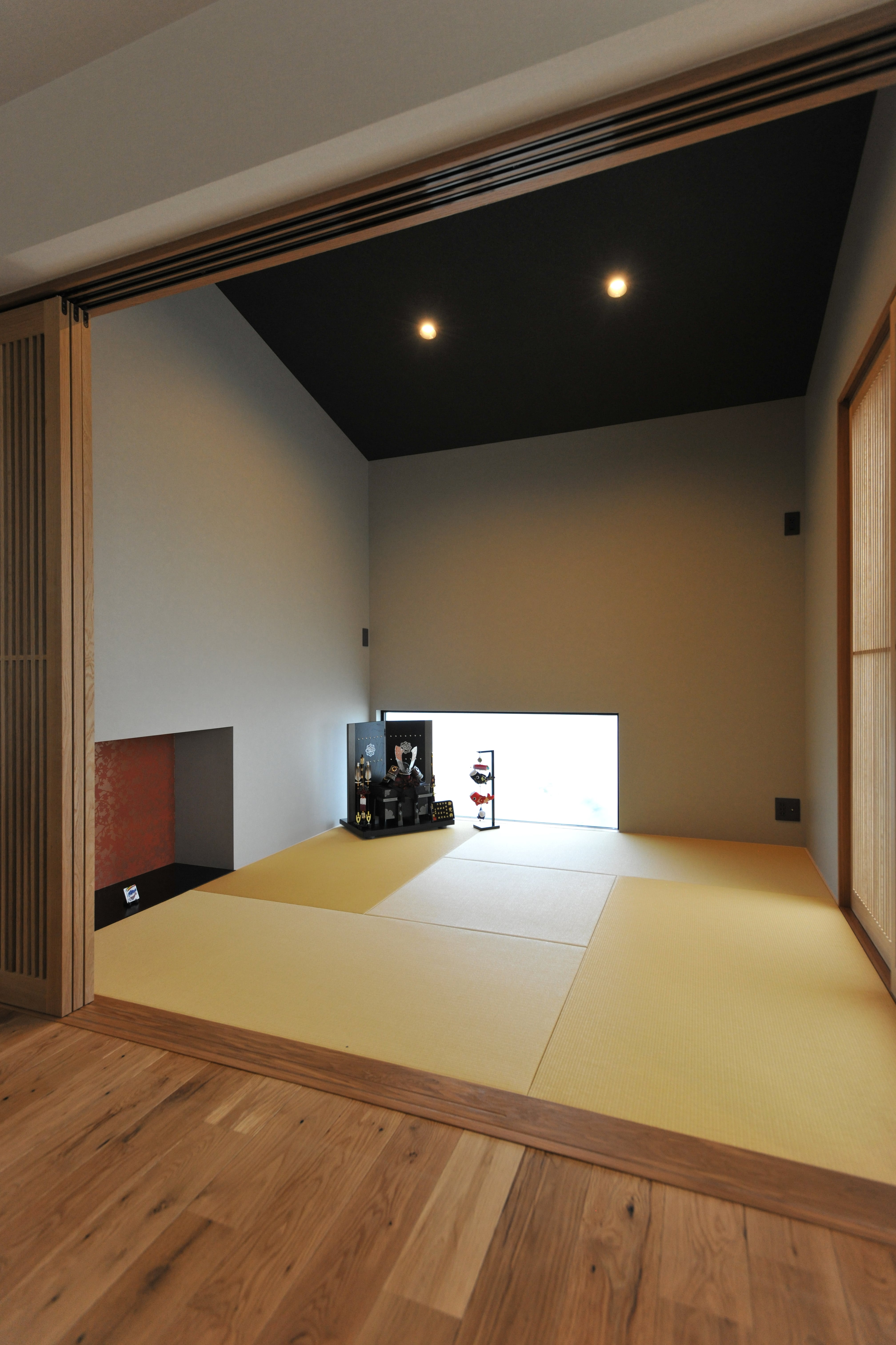 天井の勾配を活かした和室は、モダンな空間に仕上がっています。