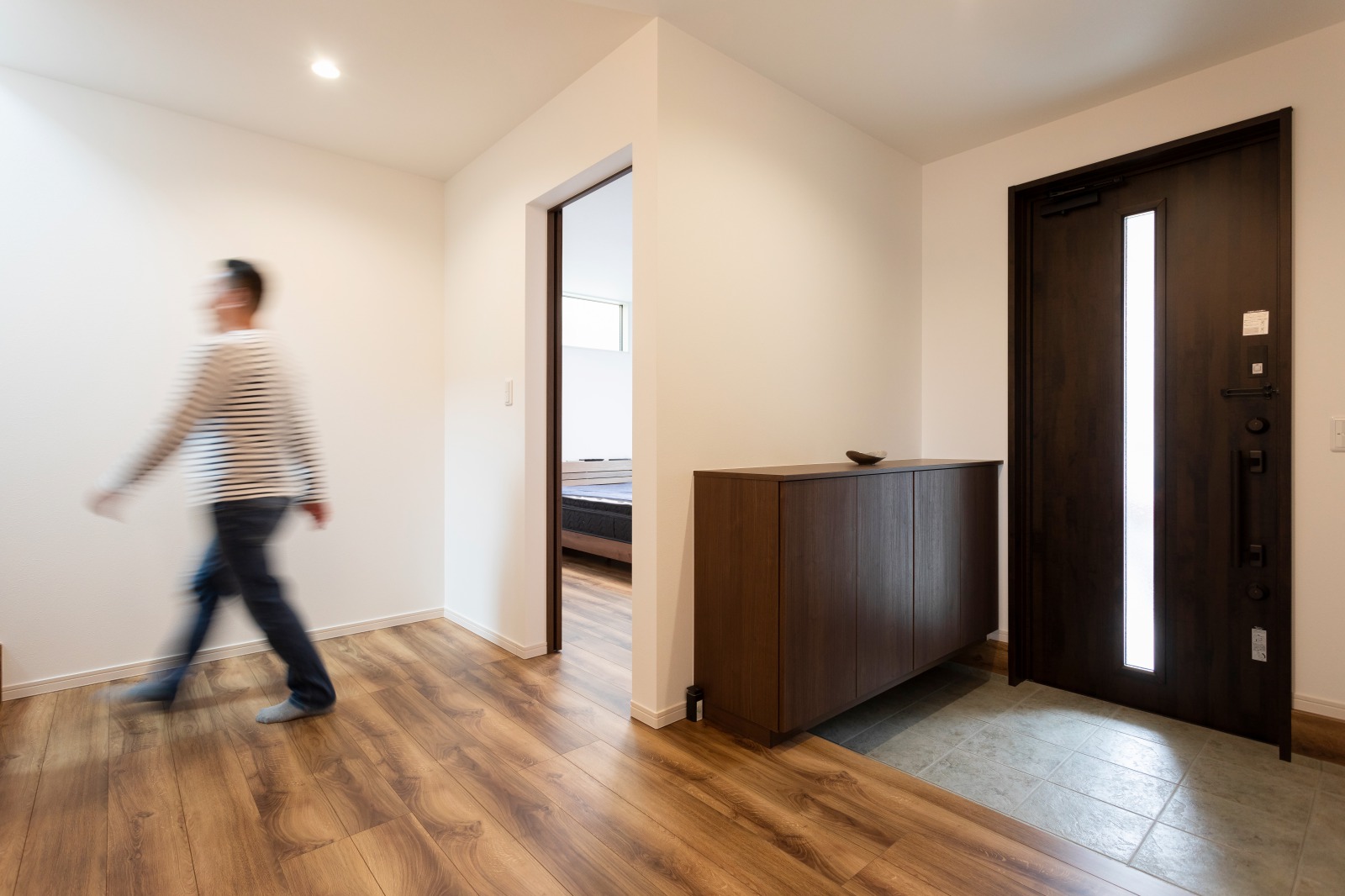 玄関横に親の寝室を配置したこともあり、2階LDKの大空間を可能にした。