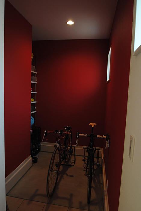 大事な自転車は屋内に。玄関からそのまま入れるので出し入れも簡単
